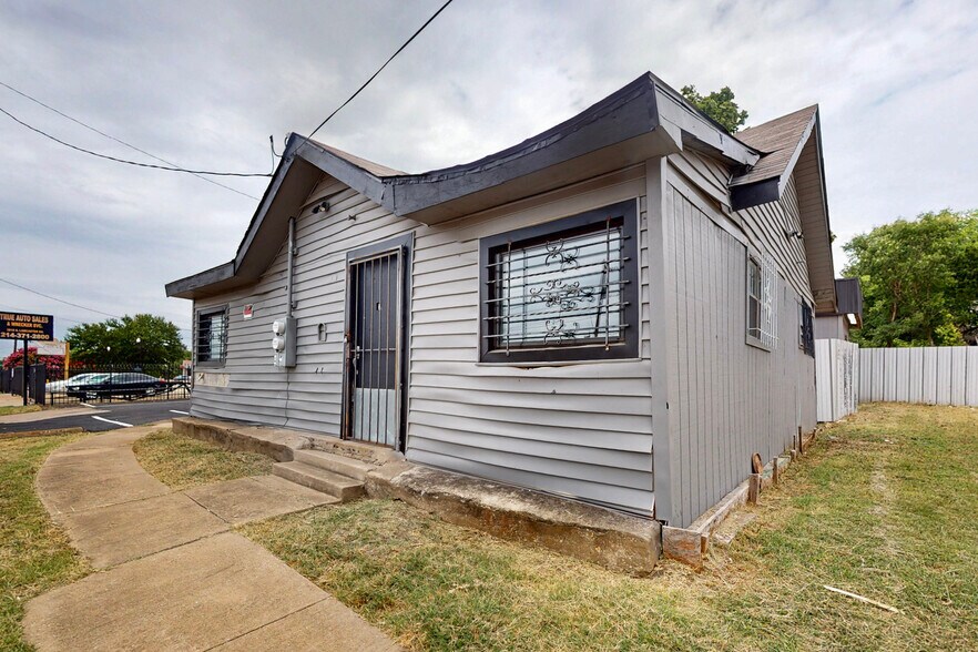More Photos Of 3818 S Lancaster Rd, Dallas Showroom For Lease