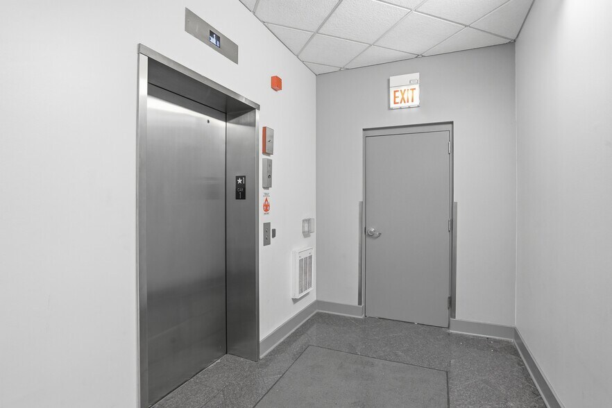 More Photos Of , Chicago Office For Sale