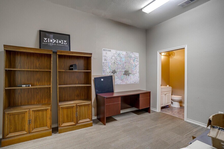 More Photos Of 110 Gotcher Ave, Lake Dallas Warehouse For Sale