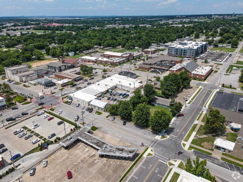 More Photos Of 120 E Broadway St, Broken Arrow Bank For Sale