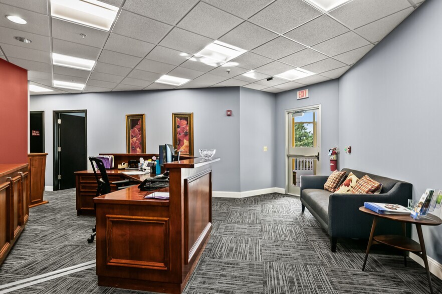 More Photos Of 10A JENNINGS Rd, Medford Medical For Sale