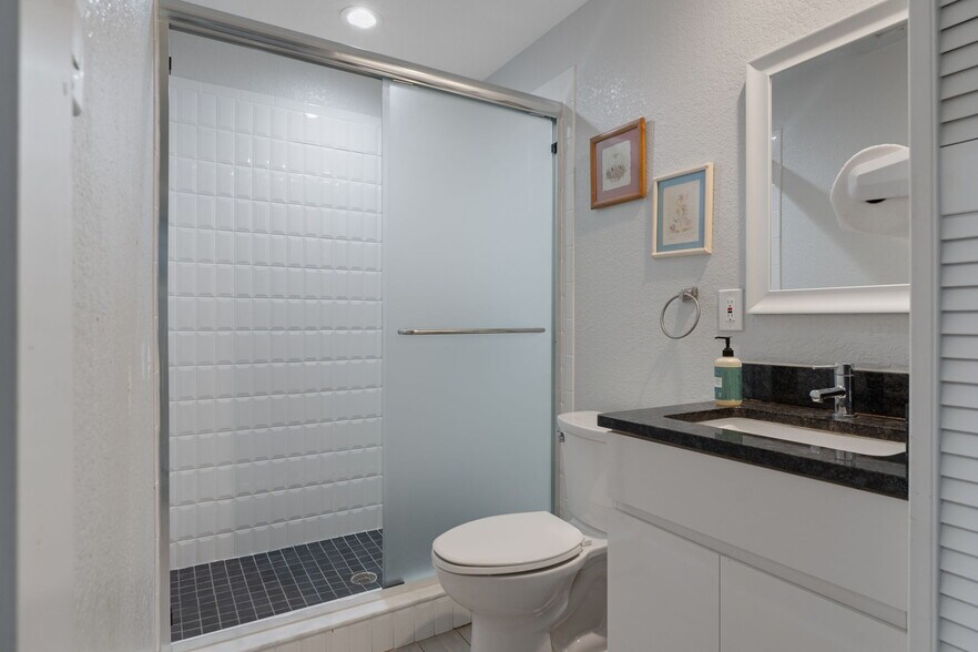 More Photos Of 17110 Gunn Hwy, Odessa Loft Creative Space For Sale