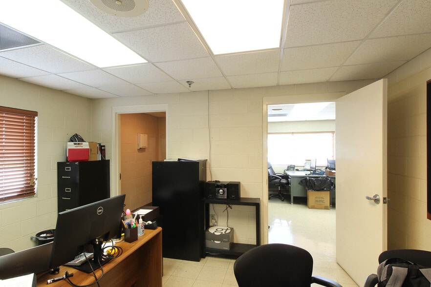 More Photos Of 2129 Chipman St, Knoxville Warehouse For Lease
