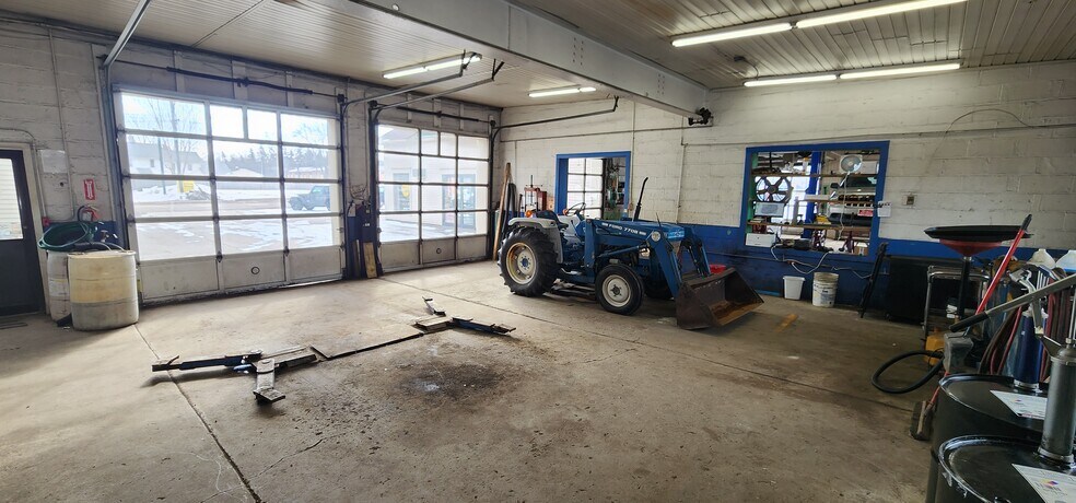 More Photos Of 4579 Lake Rd S, Brockport Auto Dealership For Lease