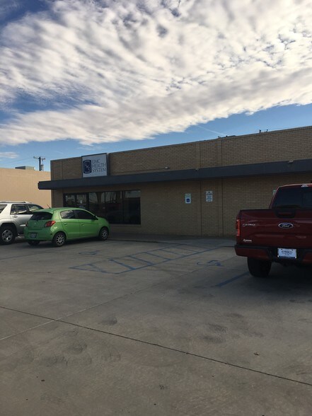 More Photos Of 4601-4623 W Loop 289, Lubbock Office For Lease