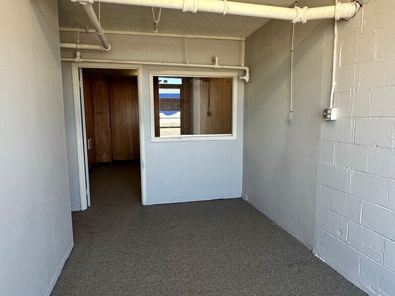 More Photos Of 1801 9th Ave, Longview Office For Lease