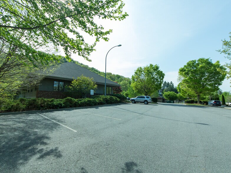 More Photos Of 900A Centrepark Dr, Asheville Medical For Sale