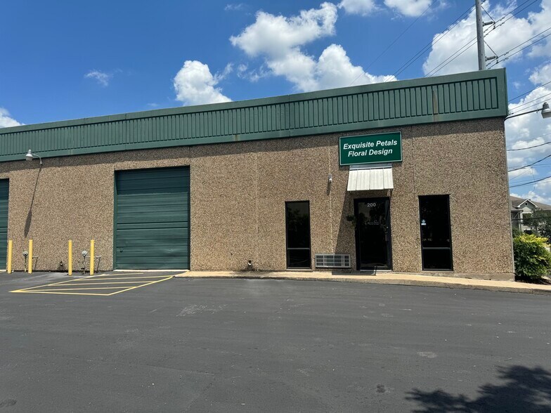 Primary Photo Of 632 Ralph Ablanedo Dr, Austin Showroom For Lease