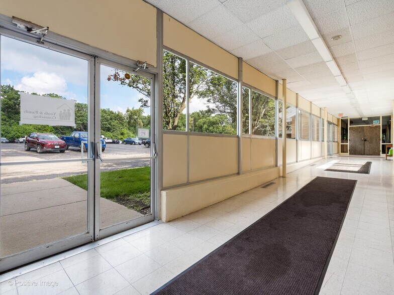 More Photos Of 47 Church St, Lake Zurich Religious Facility For Sale