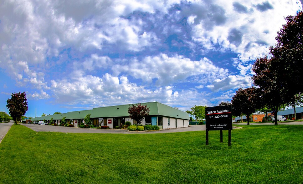 More Photos Of 60-90 Bridge Rd, Islandia Warehouse For Lease