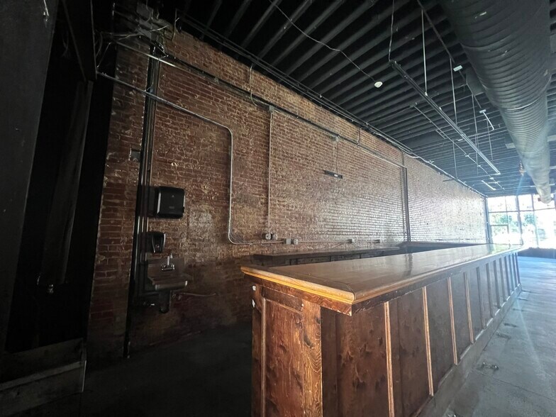 More Photos Of 919 E Douglas, Wichita Storefront For Lease