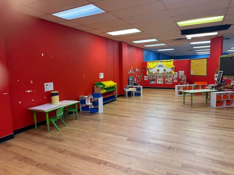 More Photos Of 5747-5757 Samuell Blvd, Dallas Unknown For Lease