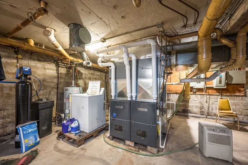 More Photos Of 236 E Maine St, Amboy Specialty For Sale