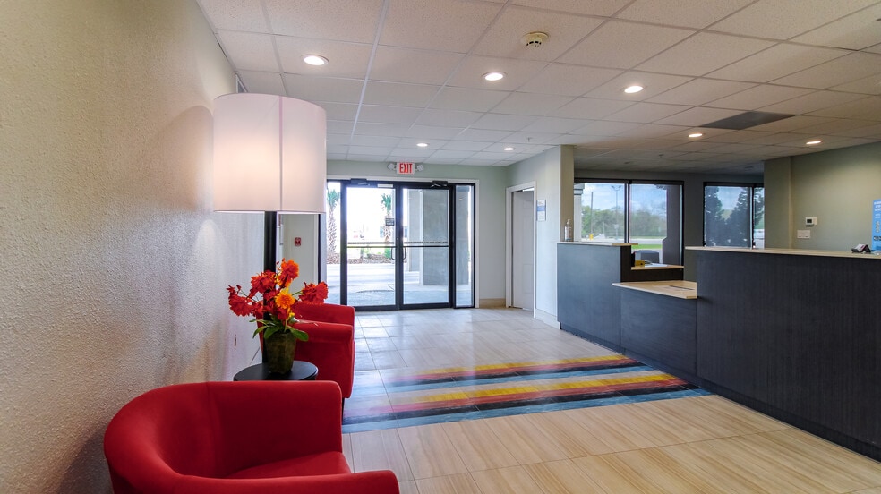 More Photos Of 110 E Highway 6, Alvin Hotel For Sale