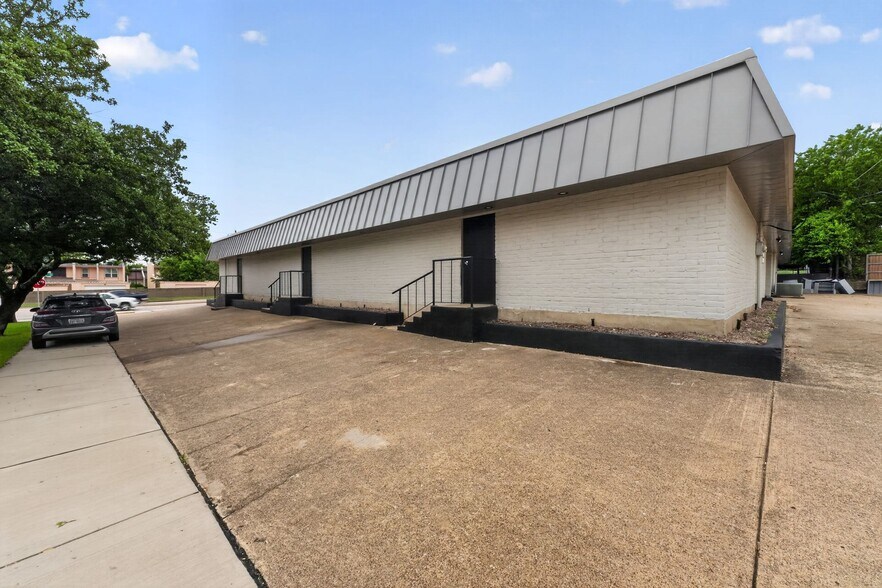 More Photos Of 401 W Centerville Rd, Garland Office For Sale