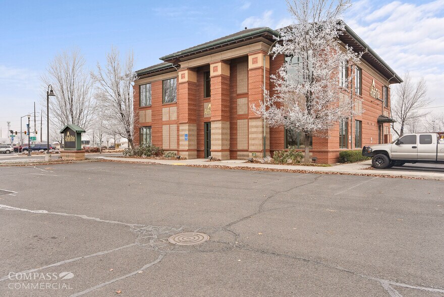More Photos Of 735 SW 6th St, Redmond Office For Lease