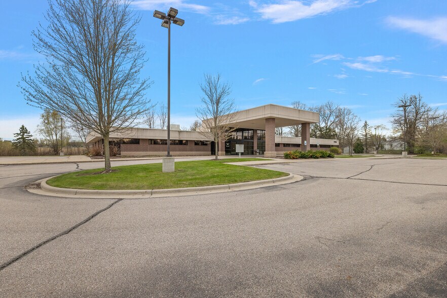 More Photos Of 1794 N Lapeer Rd, Lapeer Medical For Sale