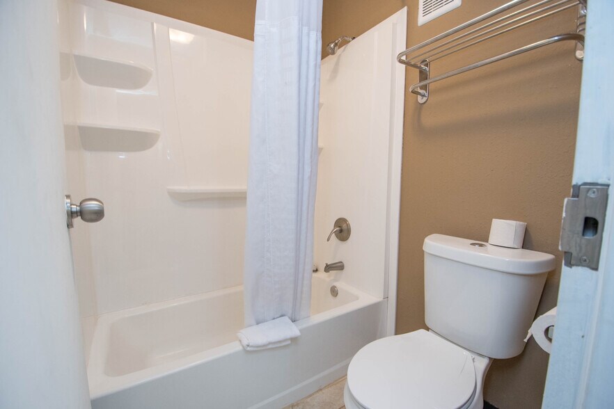 More Photos Of 750 Cobb Place Blvd NW, Kennesaw Hotel For Sale