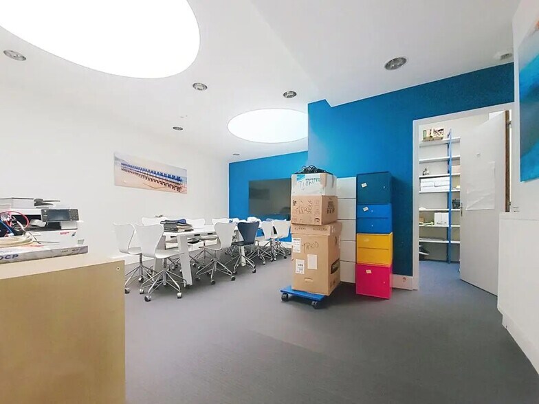 More Photos Of , Paris Office For Sale