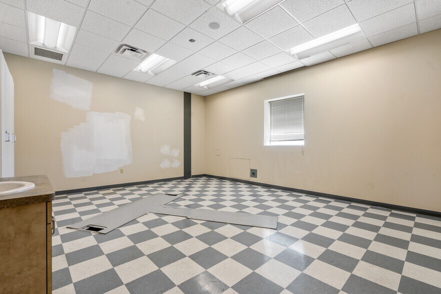 More Photos Of 77-87 Glade Dr, Kittanning Flex For Sale