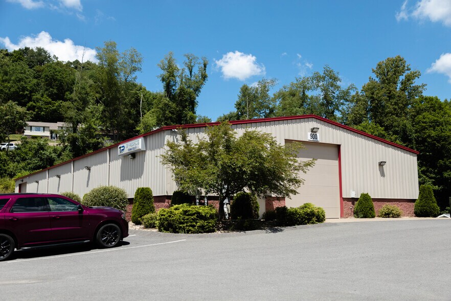 More Photos Of 700 Business Park Dr, Morgantown Showroom For Lease