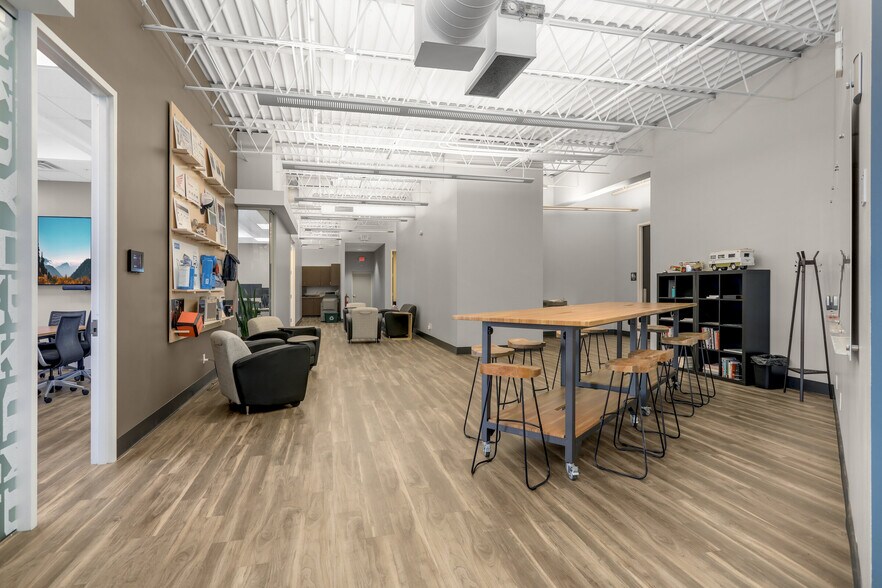More Photos Of 4950 W 78th St, Bloomington Warehouse For Sale