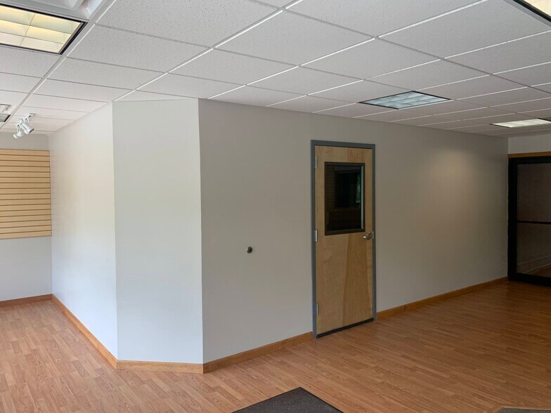 More Photos Of 217 Pearl St, Essex Junction Freestanding For Lease