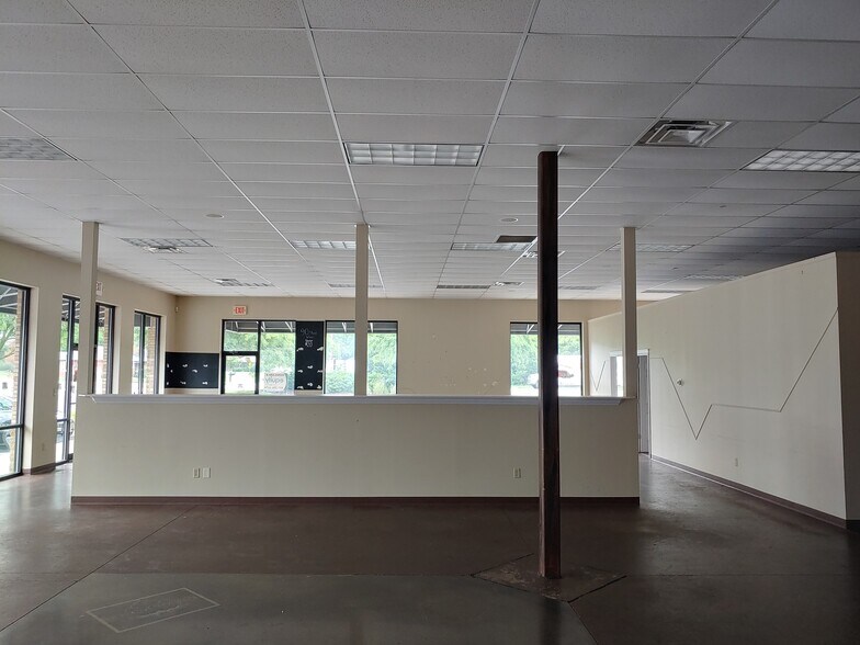 More Photos Of 5847 Far Hills Ave, Dayton Unknown For Lease