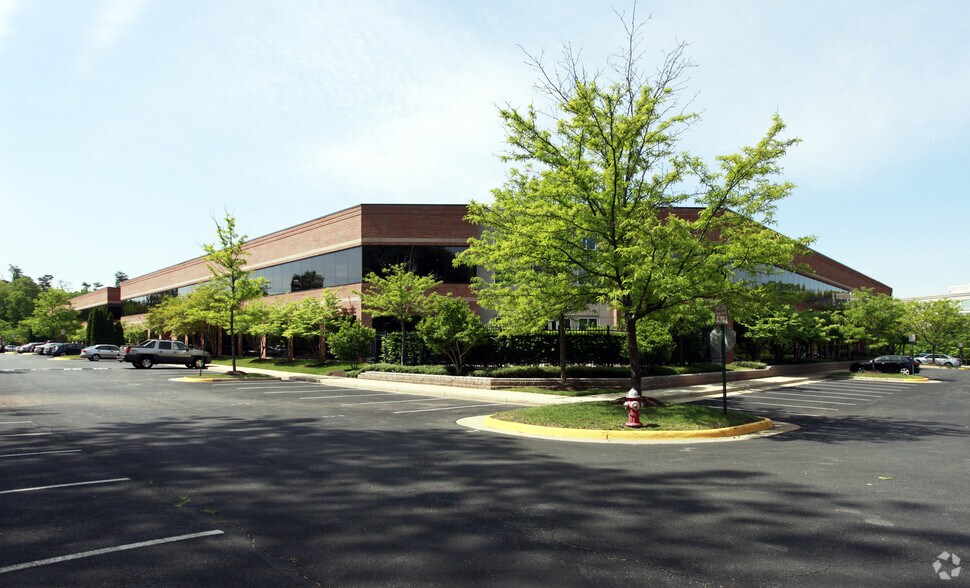 More Photos Of 14840 Conference Center Dr, Chantilly Unknown For Lease