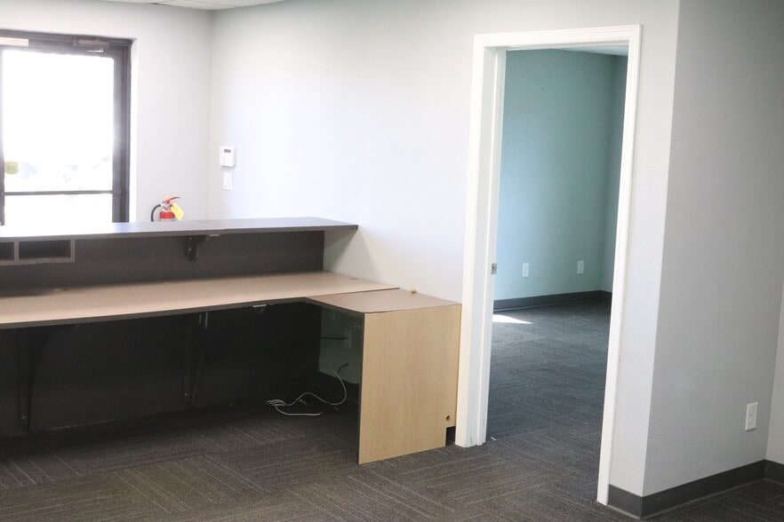 More Photos Of 4583 American Road rd, Rockford Flex For Lease