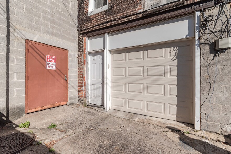 More Photos Of 514 S Broadway, Baltimore General Retail For Sale