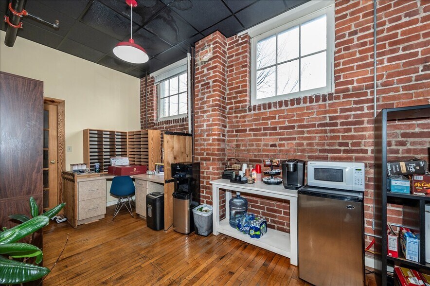 More Photos Of 47 E All Saints St, Frederick Loft Creative Space For Sale