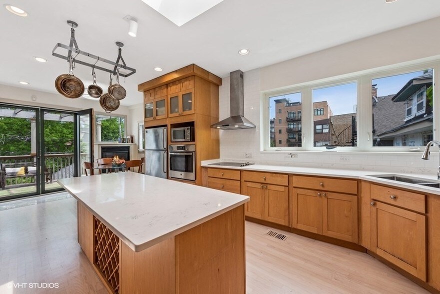 More Photos Of 1228 W Glenlake Ave, Chicago Apartments For Sale