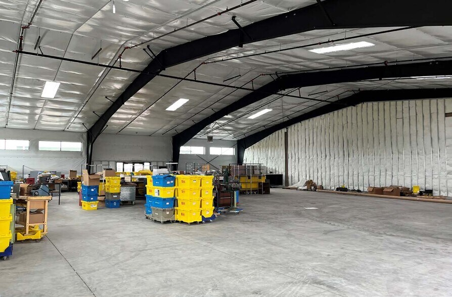 More Photos Of 3333 NW 35th St, Vancouver Light Distribution For Lease