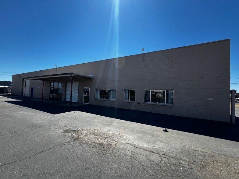 More Photos Of 860 Commerce St, Redding Warehouse For Lease