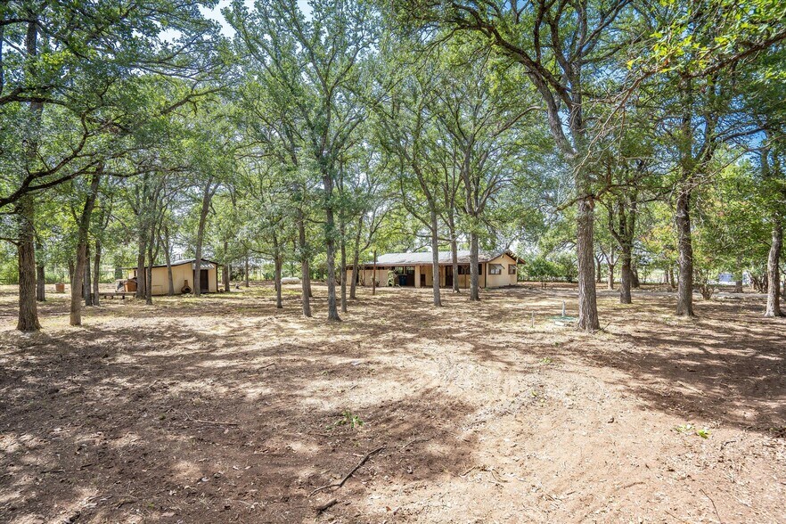 More Photos Of 22 Chaparral Dr, Fredericksburg Storefront Retail Office For Sale