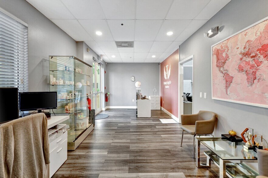 More Photos Of 1200 S Rogers Cir, Boca Raton Warehouse For Lease