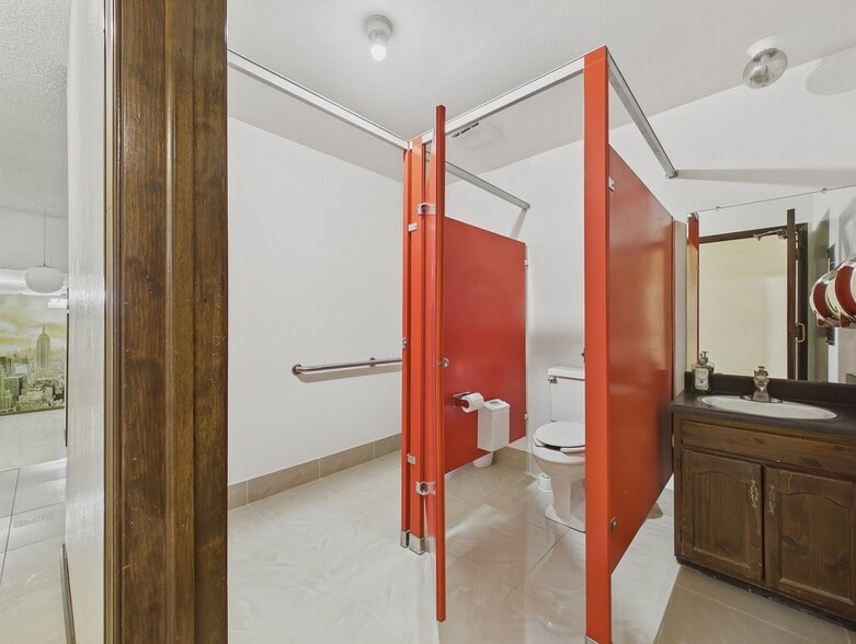 More Photos Of 4219 S Broadway, Englewood Medical For Sale