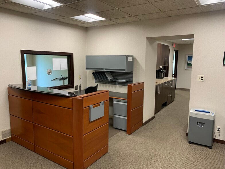 More Photos Of 303-325 W Girard Ave, Madison Heights Warehouse For Sale