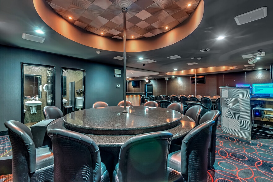 More Photos Of 1137 Bordentown Rd, Burlington Bar For Sale