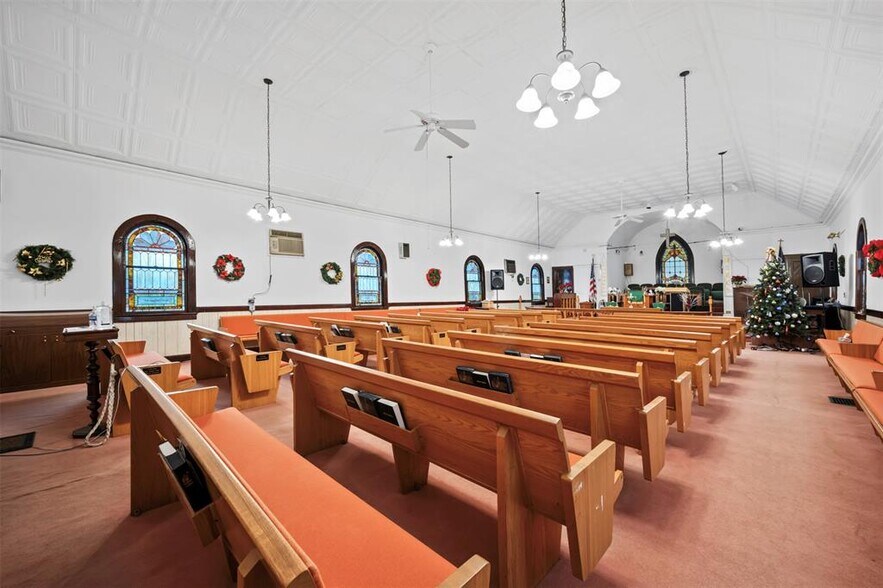 More Photos Of 289-291 Park Ave, Huntington Religious Facility For Lease