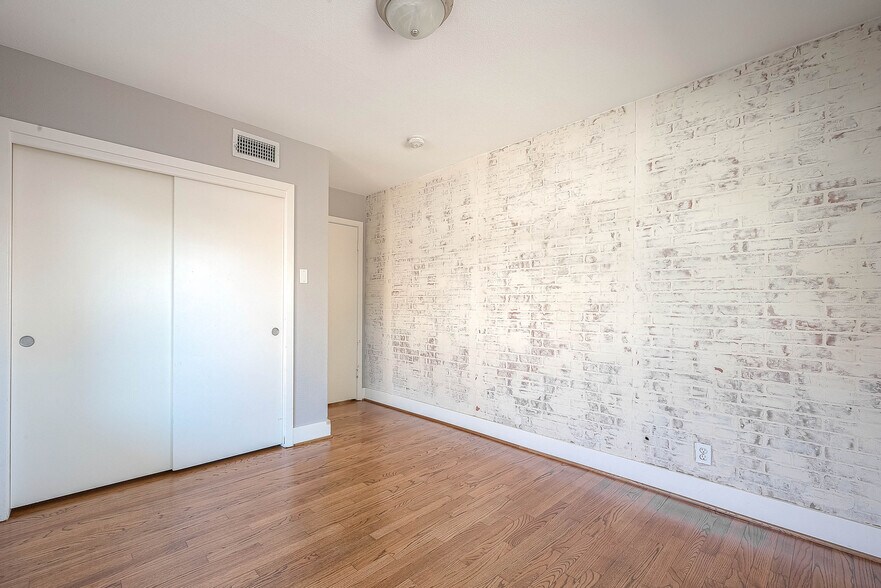 More Photos Of 1723 Campbell Rd, Houston Office Residential For Sale