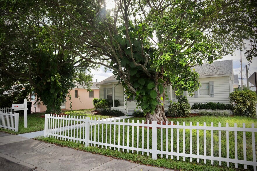 More Photos Of 931 N J St, Lake Worth Beach Apartments For Sale