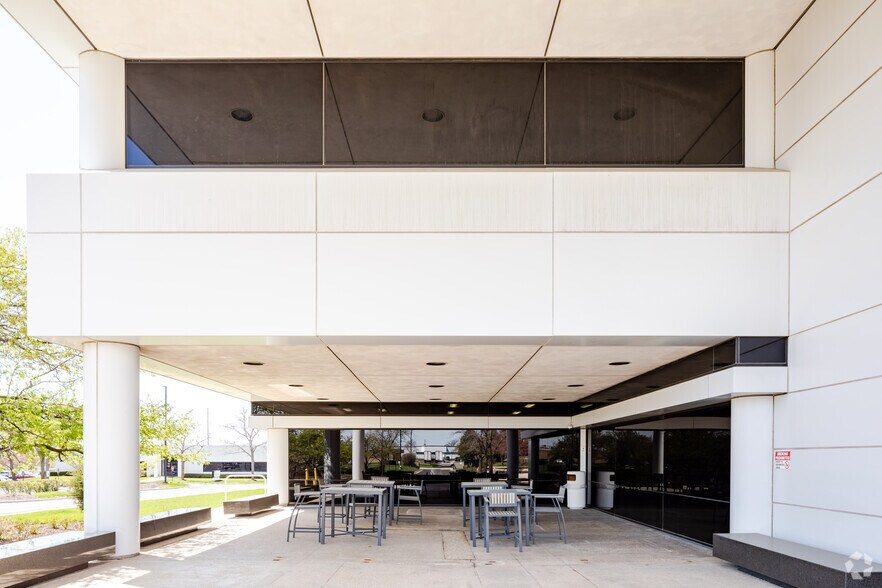 More Photos Of 4949 Harrison Ave, Rockford Office For Lease