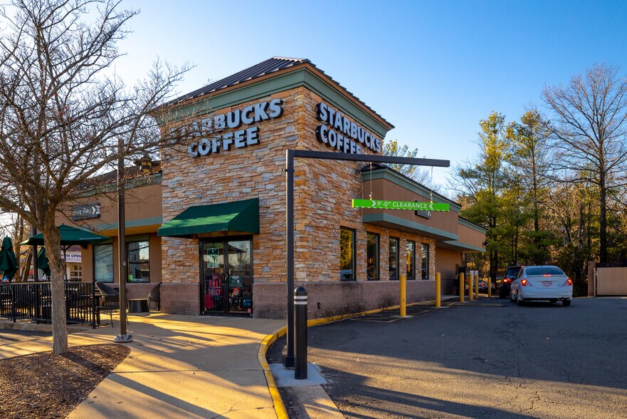 More Photos Of 22 Edds Ln, Sterling Unknown For Lease