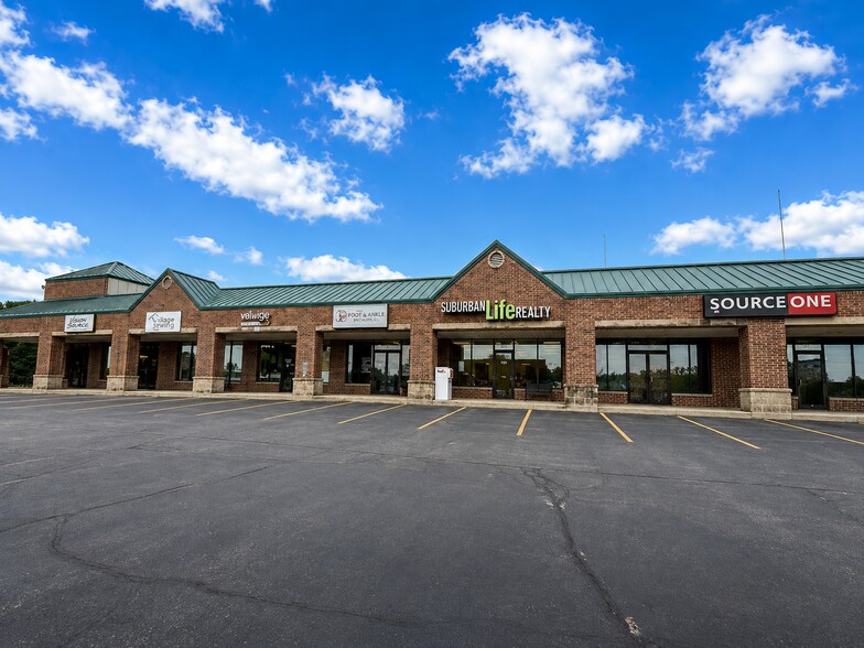 More Photos Of 300-368 Sundown Rd, South Elgin Storefront For Lease
