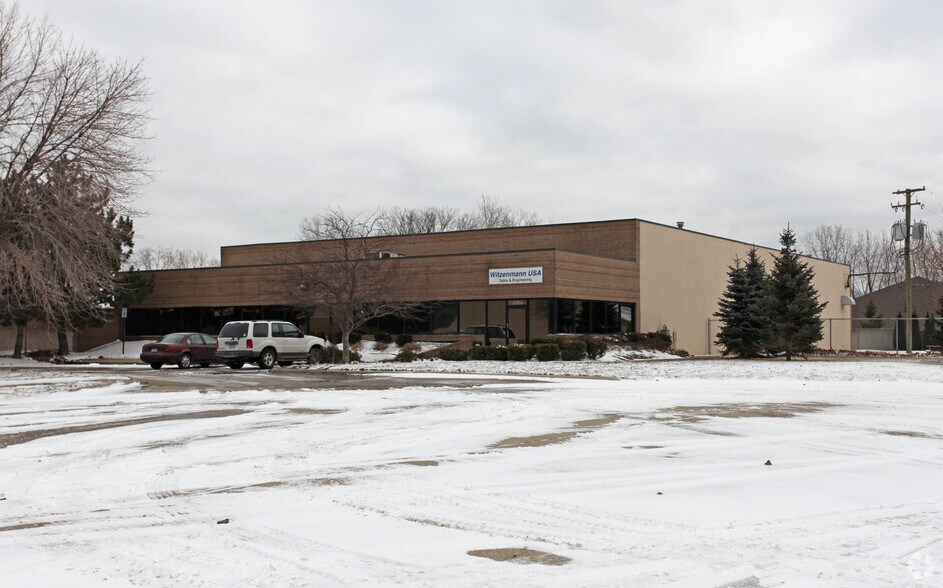 More Photos Of 2201 Centerwood Dr, Warren Warehouse For Lease
