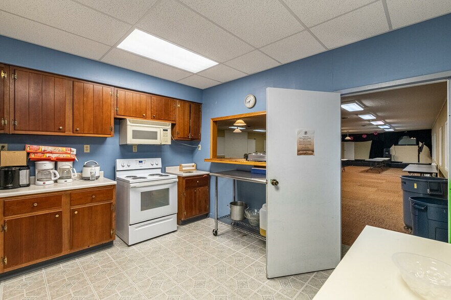 More Photos Of 6205 Miller Ln, Dayton Religious Facility For Sale