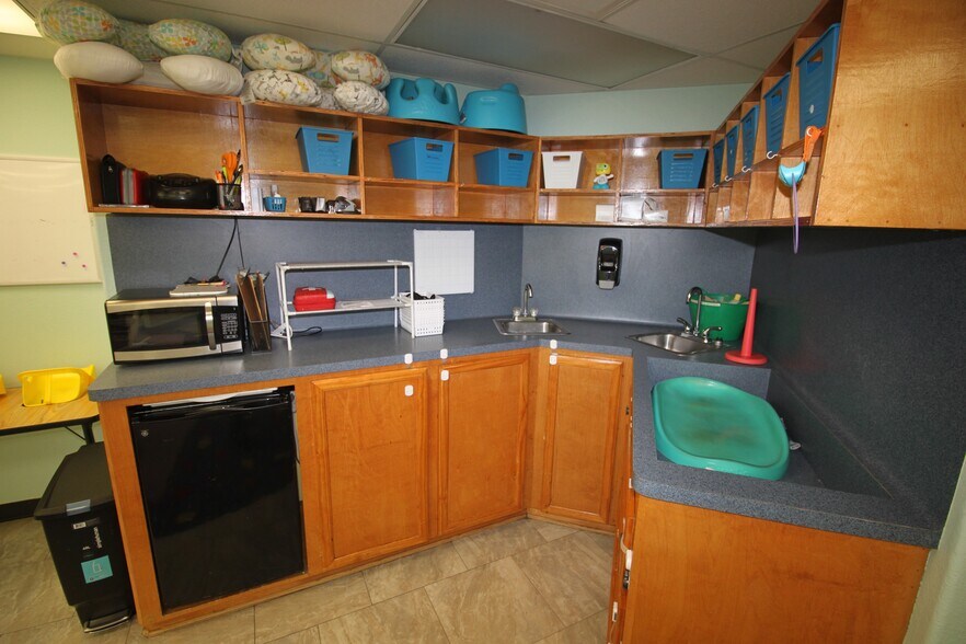 More Photos Of 3421 E Walnut St, Pearland Daycare Center For Sale