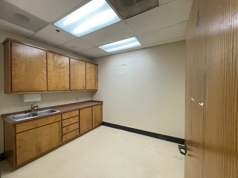 More Photos Of 6409 Folsom Blvd, Sacramento Medical For Lease